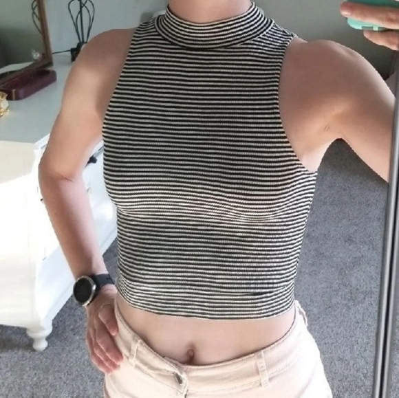 Crop top - Picture 3 of 4